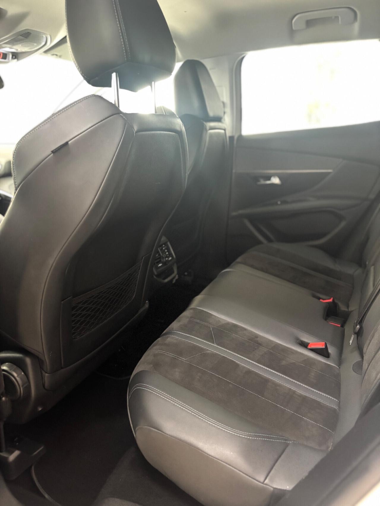 Peugeot 3008 BlueHDi 130 S&S EAT8 Crossway