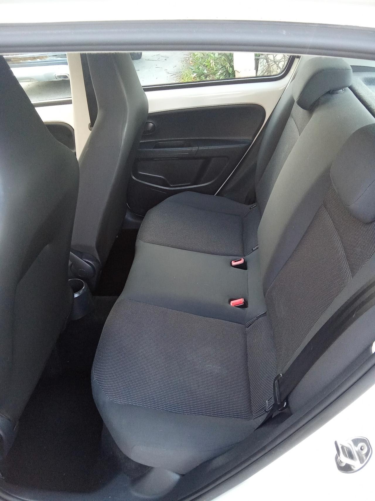 Volkswagen up! 1.0 5p. eco move 015