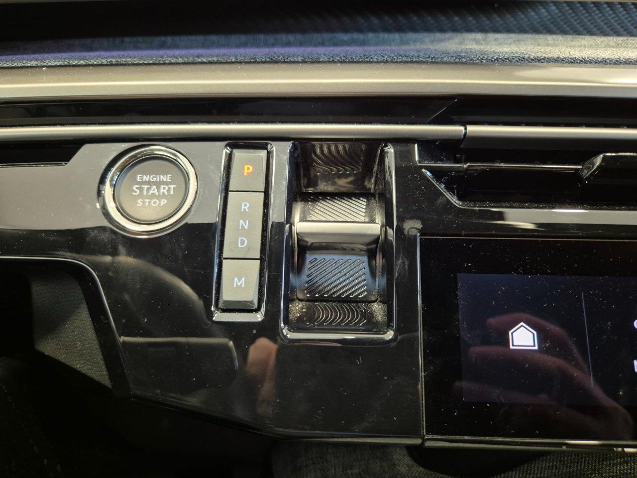 PEUGEOT 3008 Hybrid 145 e-DCS6 Panoramic Pack IN PROMO