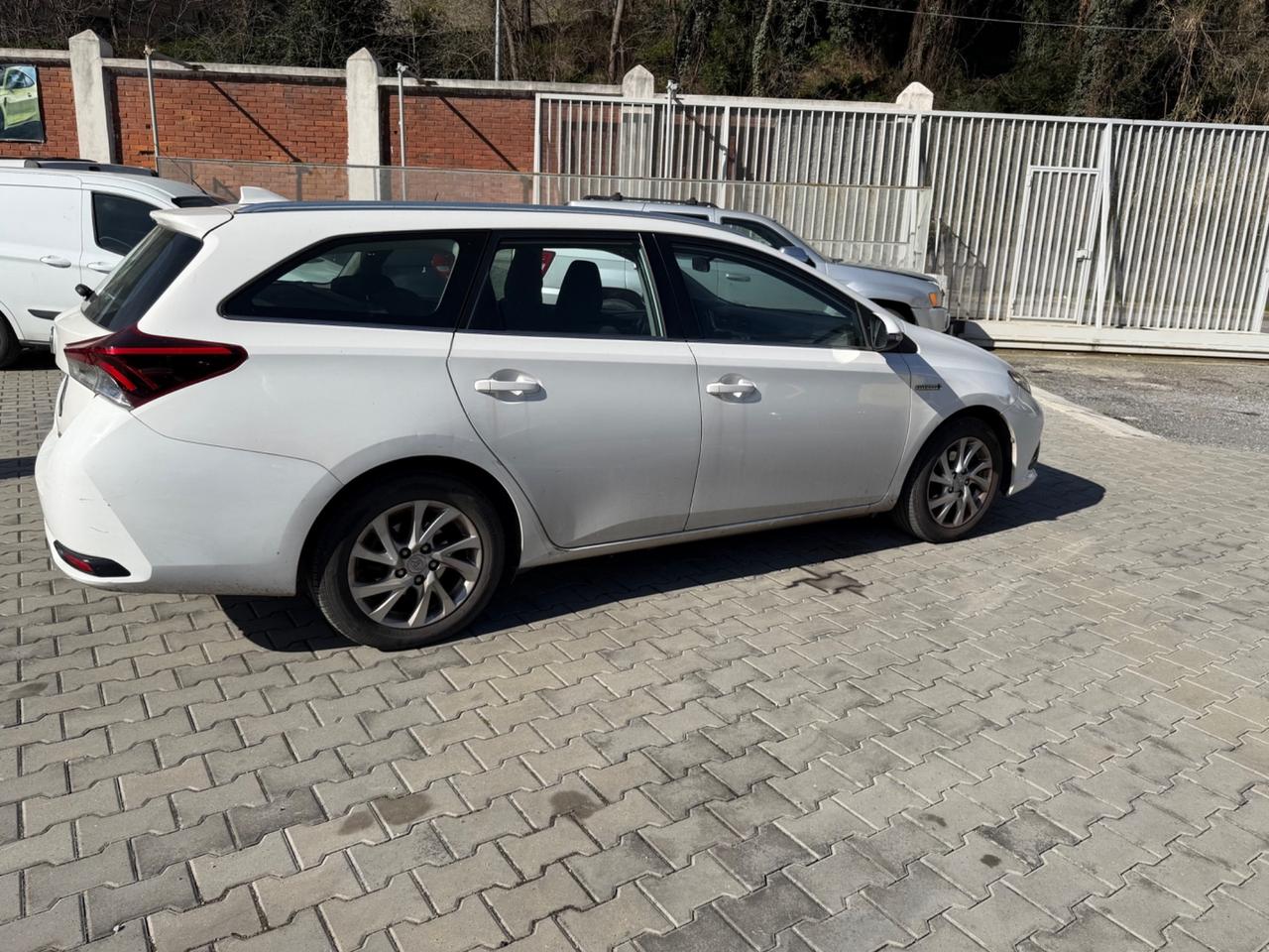 Toyota Auris 1.8 Hybrid Lounge automatico