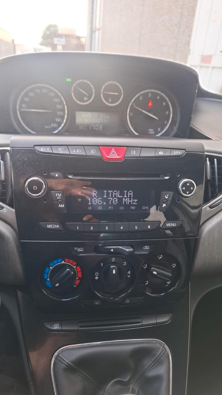 Lancia Ypsilon 1.2 69 CV 5 porte S&S Silver