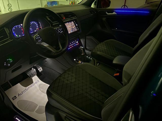 VOLKSWAGEN Tiguan 2.0 TDI 150 CV SCR DSG R-Line LUCI AMBIENTE