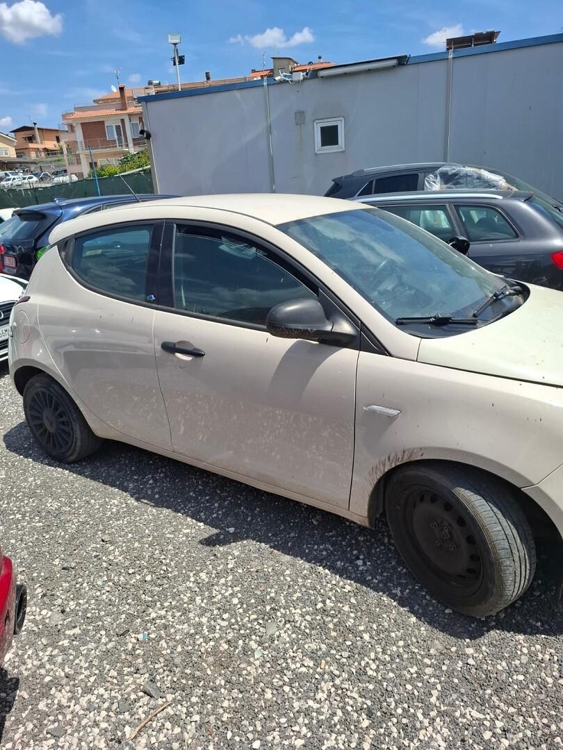 LANCIA YPSILON SINISTRATA MARCIANTE 2018