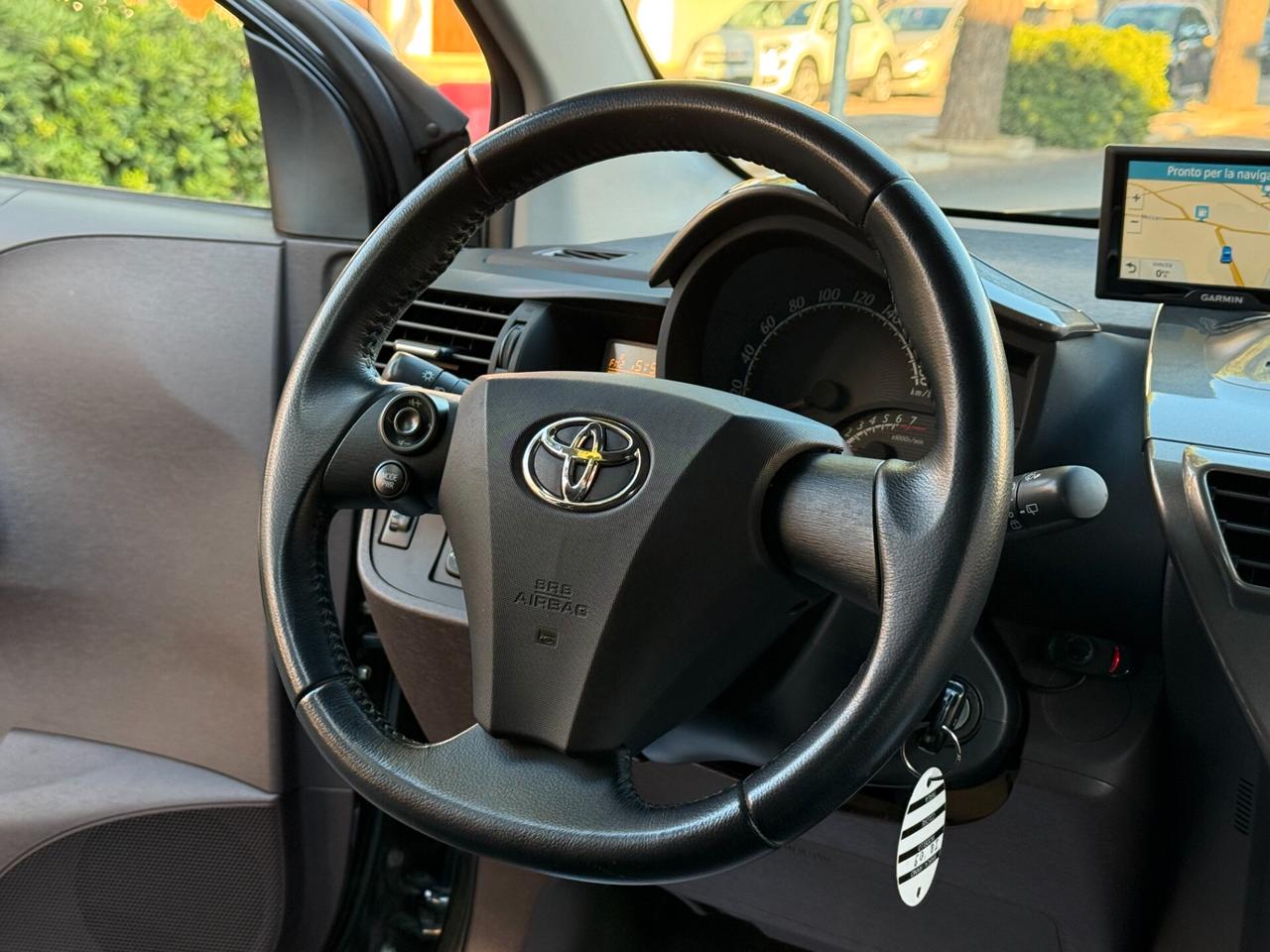 Toyota iQ 1.0 68CV Automatic *NAVI - 2009