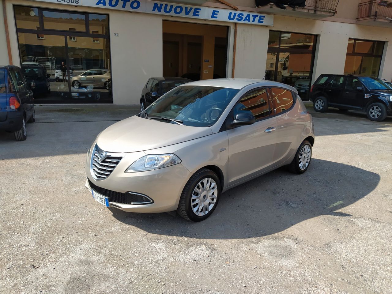 Lancia Ypsilon 1.2 69 CV 5 porte S&amp;S Silver Neopatentati