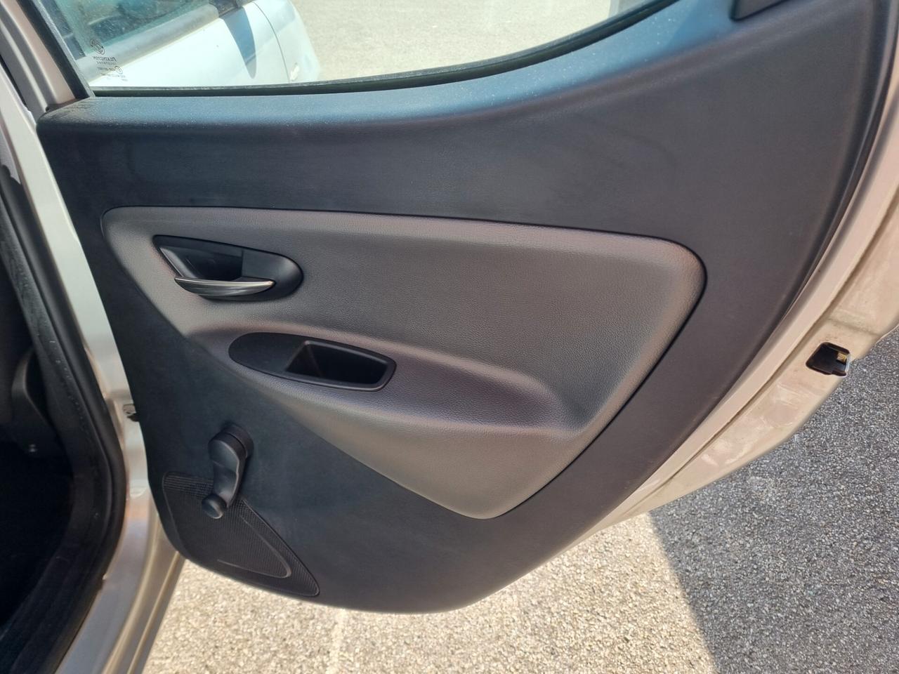Lancia Ypsilon 1.2 69 CV 5 porte S&S Platinum unica proprietaria