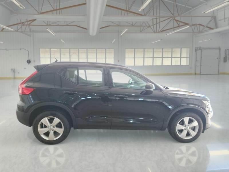 VOLVO XC40 T2 Momentum Core