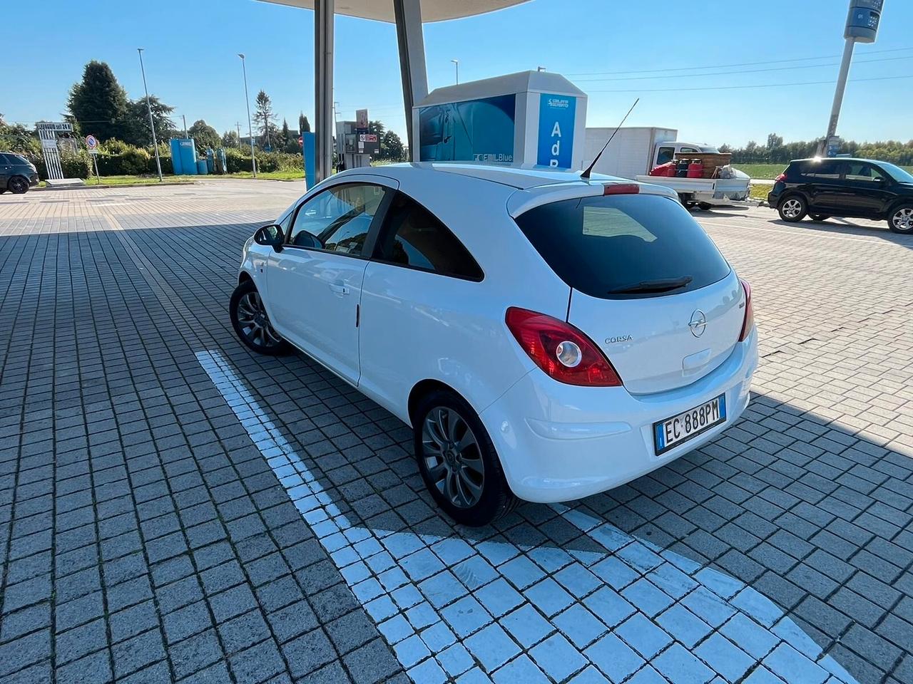 Opel Corsa 1.2 80CV 3 porte GPL-TECH Edition