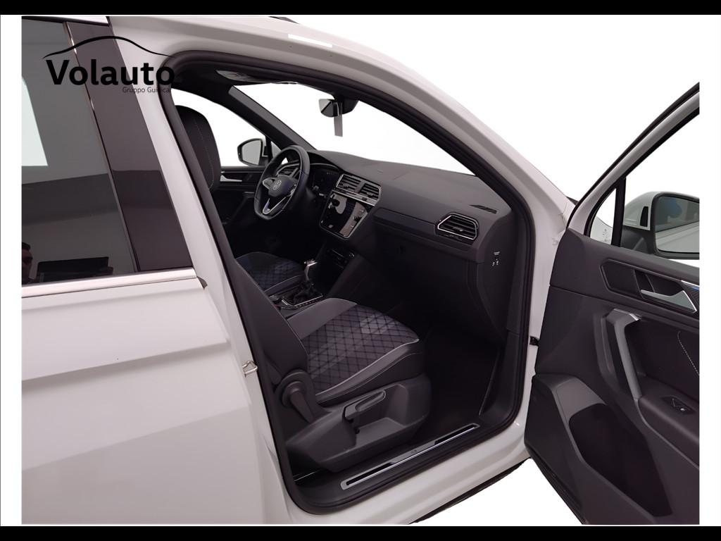 VOLKSWAGEN Tiguan II 2021 - Tiguan 2.0 tdi R-Line 4motion 150cv dsg