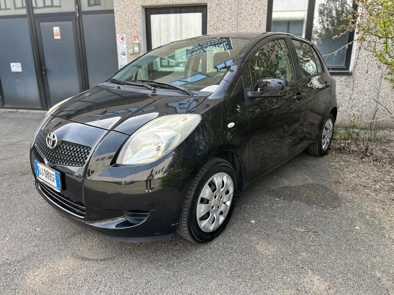 Toyota Yaris 1.0 5 porte Sol
