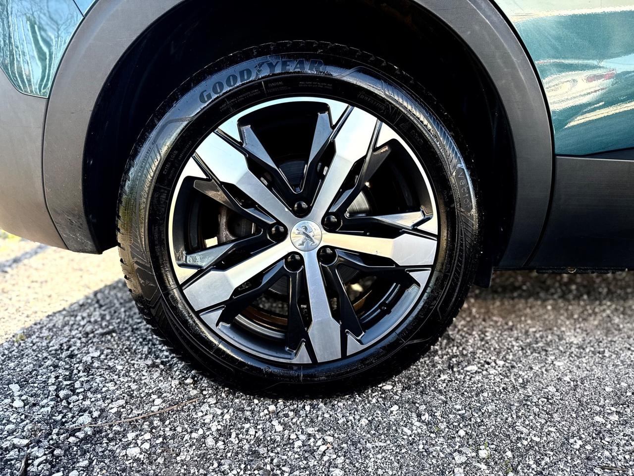 PEUGEOT 5008DIESEL 7 POSTI*TETTO*CERCHI18*NAVI*TAGLPEUGEOT