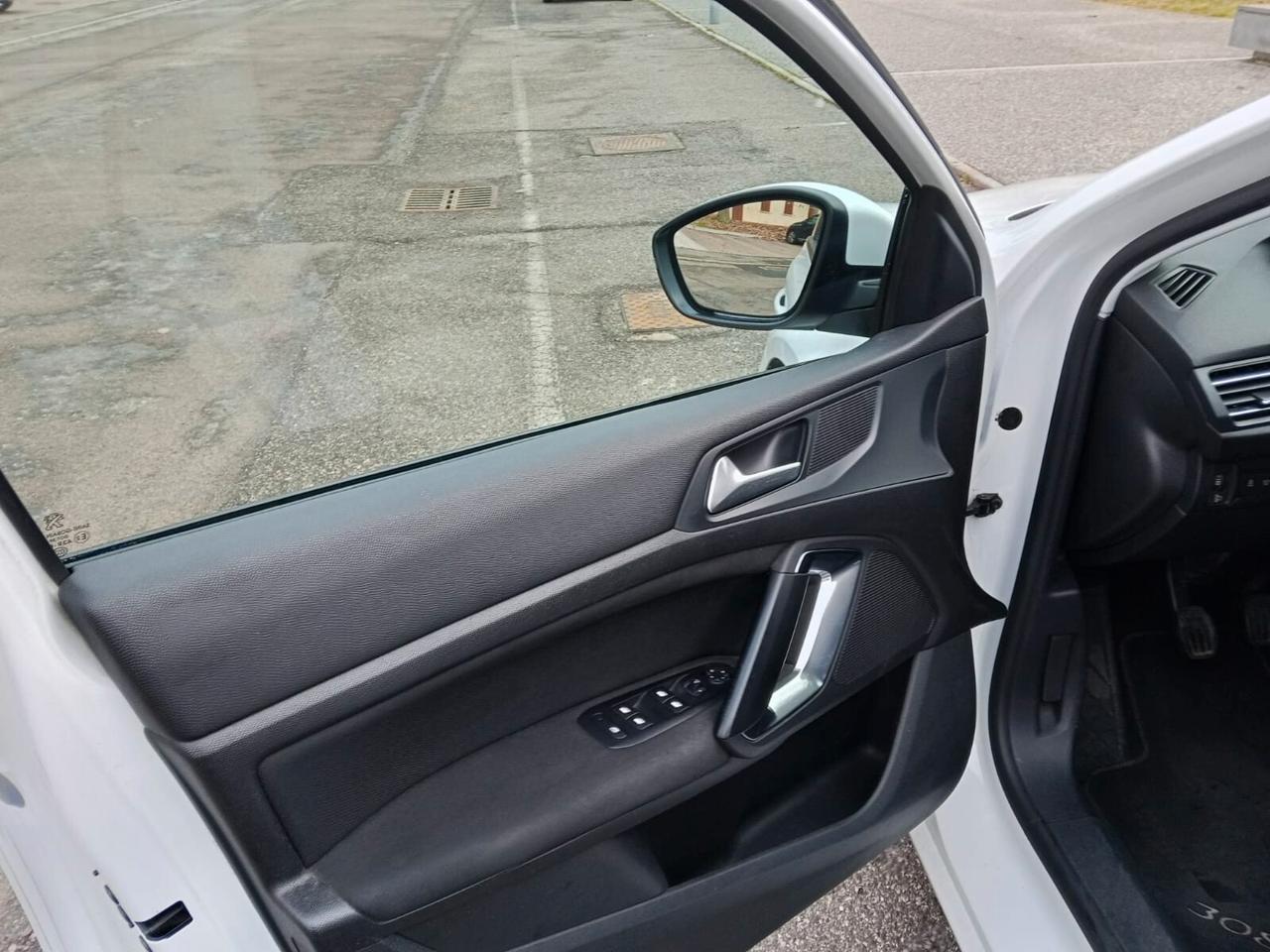 Peugeot 308 BlueHDi 120 S&S Business