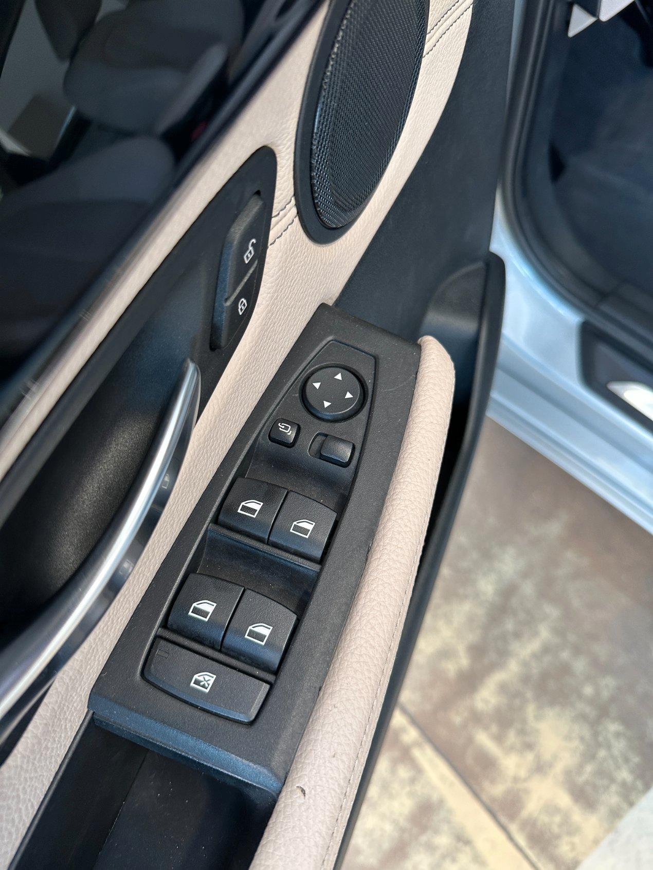 BMW 216 d Active Tourer Luxury Auto - LED - 17" - Pelle - Navi