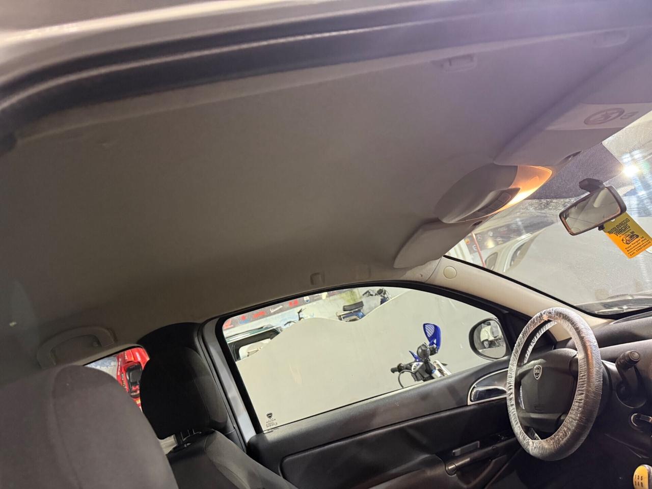 Lancia Ypsilon 1.3 MJT 75 CV Unyca