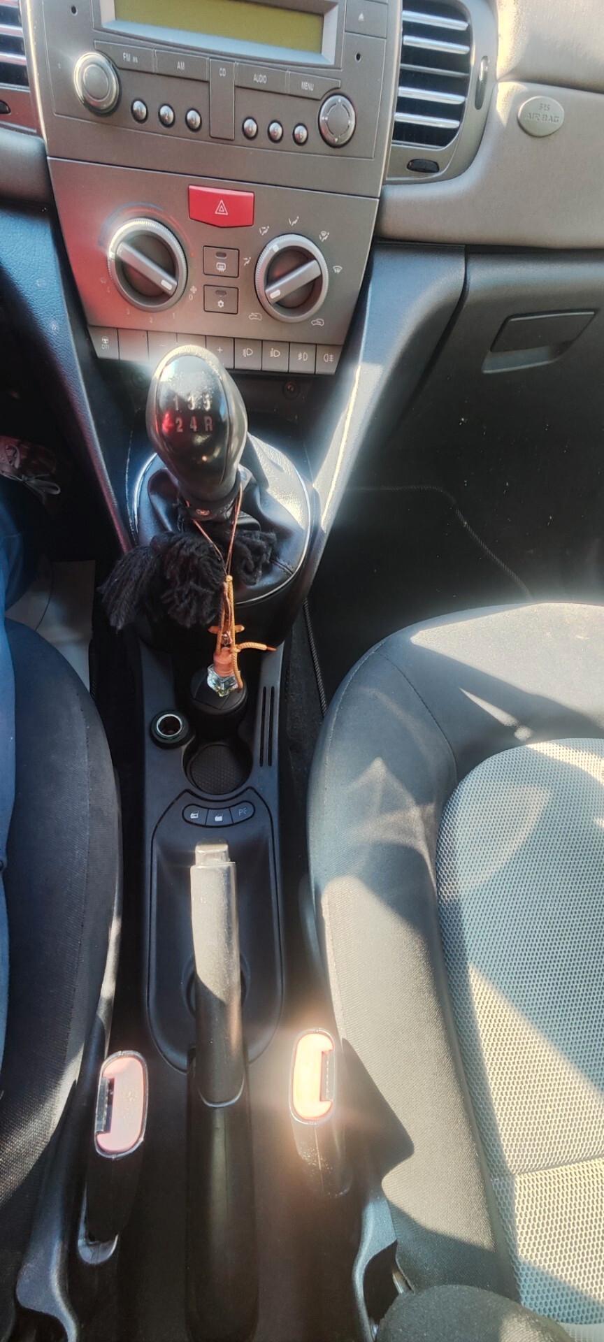 Lancia Ypsilon 1.3 MJT 75 CV Argento