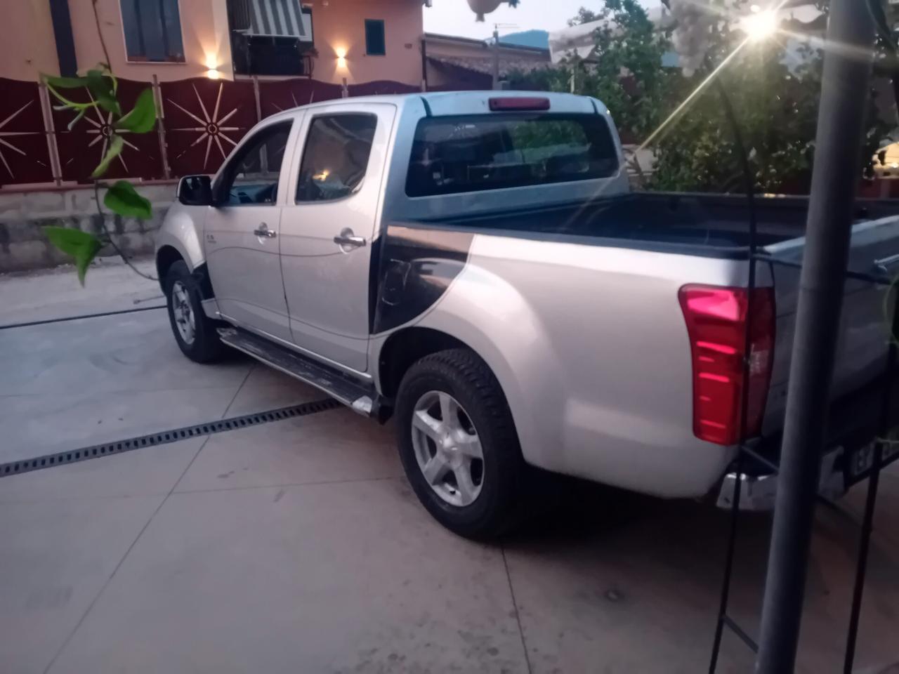 Isuzu D-Max 2.5 Crew Cab Satellite 4WD