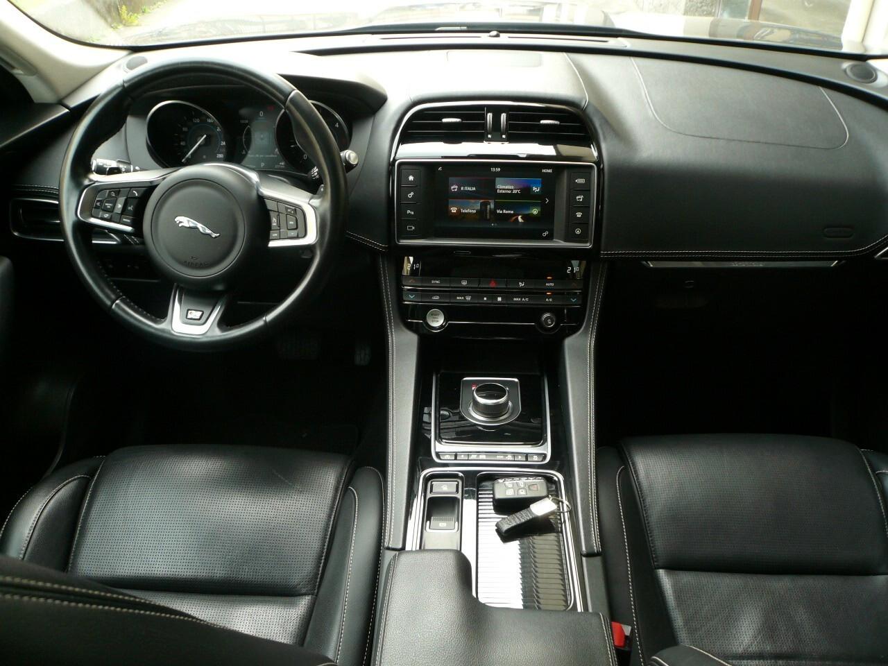 Jaguar F-Pace 2.0 D 180 CV AWD aut. R-Sport - MOTORE NUOVO
