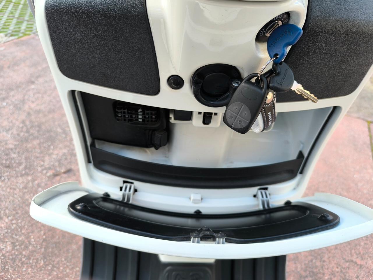 Piaggio Vespa 300 GTS hpe SUPER ABS