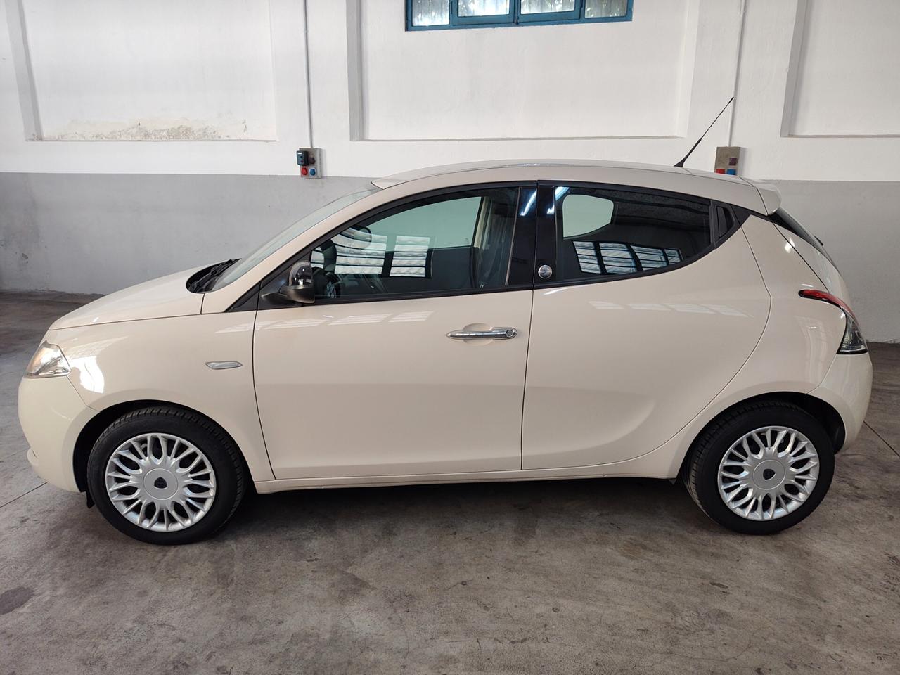 Lancia Ypsilon 1.2 69 CV 5 porte GPL Ecochic Gold MY16