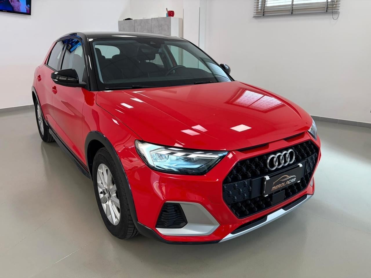 Audi A1 citycarver 30 1.0 tfsi Identity Black 110cv
