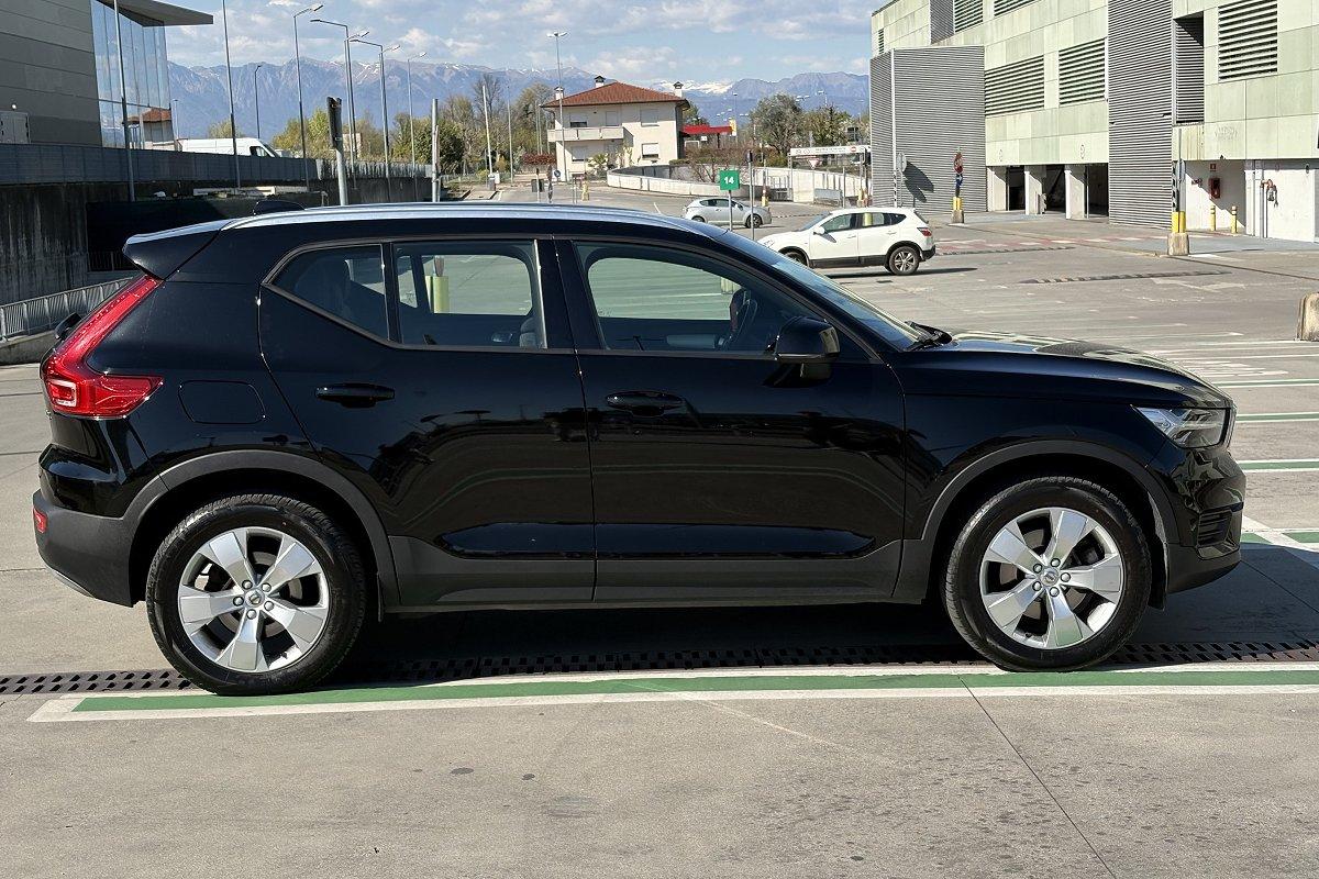 VOLVO XC40 T2 Momentum Pro N1