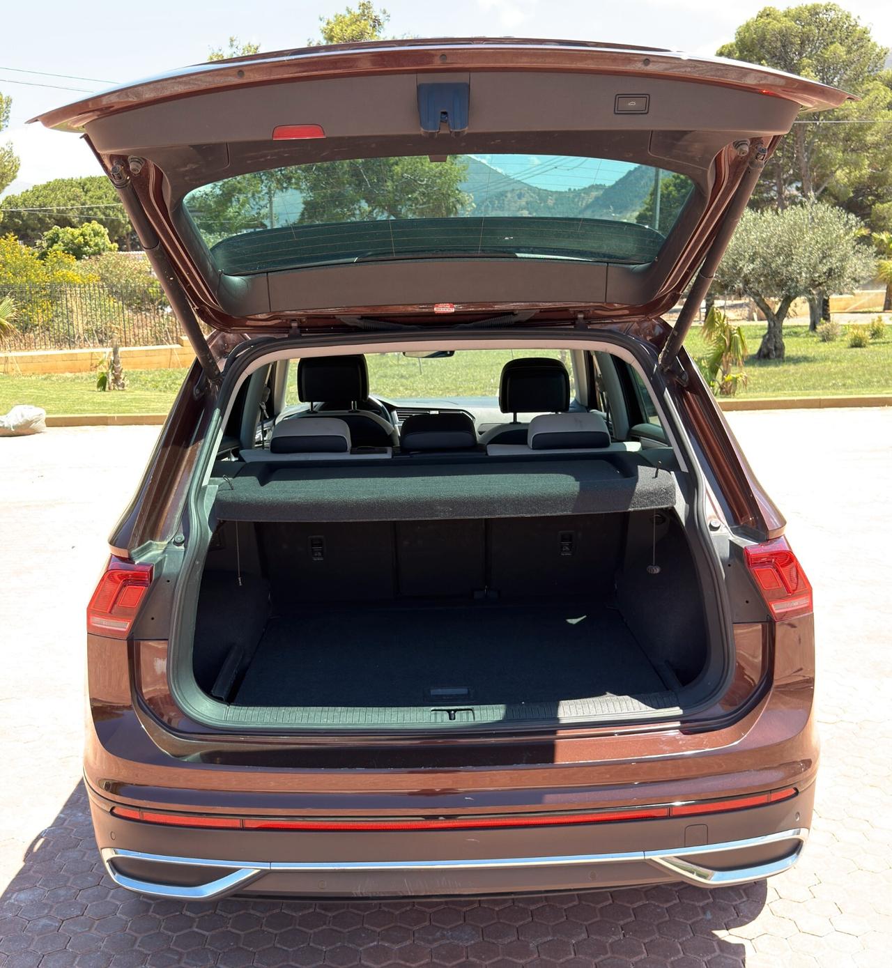 Volkswagen Tiguan 2.0 TDI 150 CV Life – Comfort, Spazio e Prestazioni