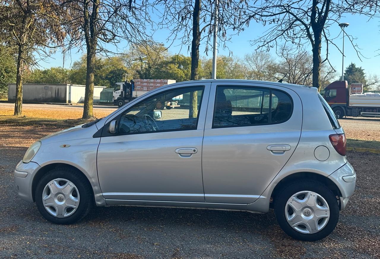 Toyota Yaris 1.0 5 porte