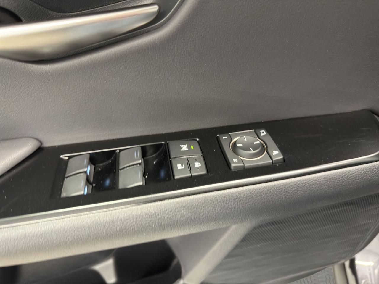 Lexus UX 250h 2.0 Design 2wd cvt