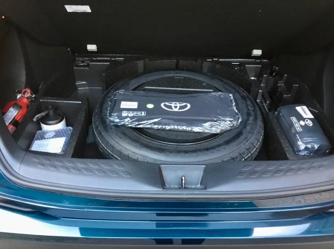Toyota C-HR 1.8 Hybrid E-CVT Business