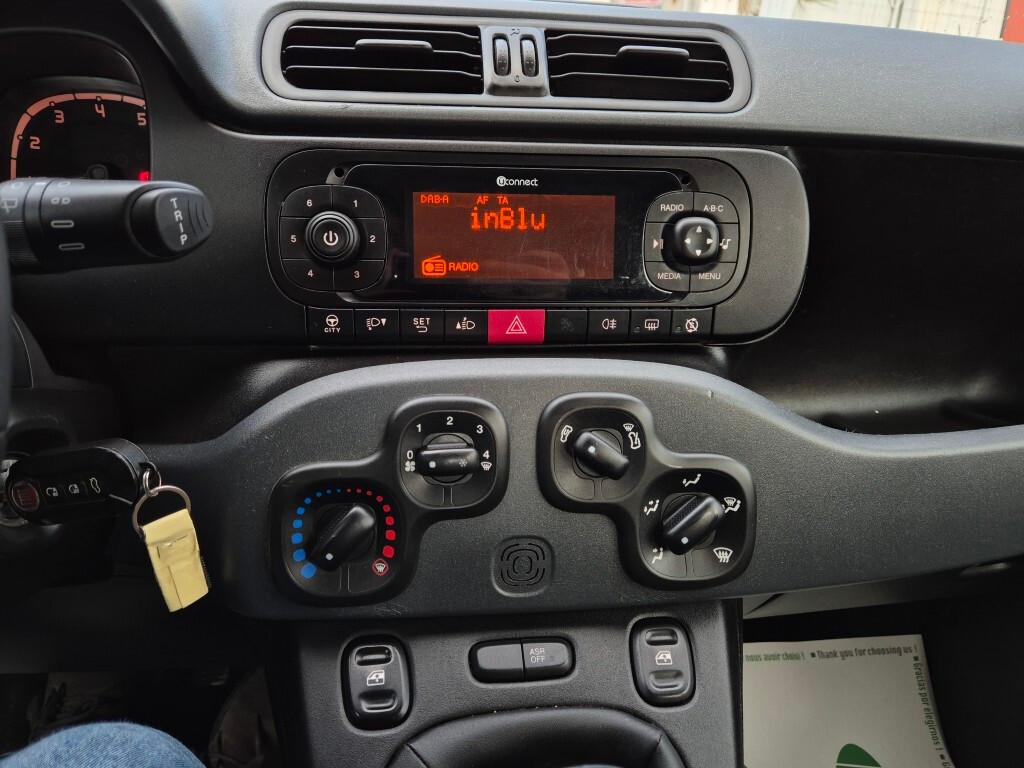 Fiat Panda 1.2 69CV COMANDI AL VOLANTE 5POSTI