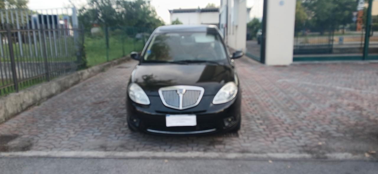 Pochi km Lancia Ypsilon diesel neopatentati