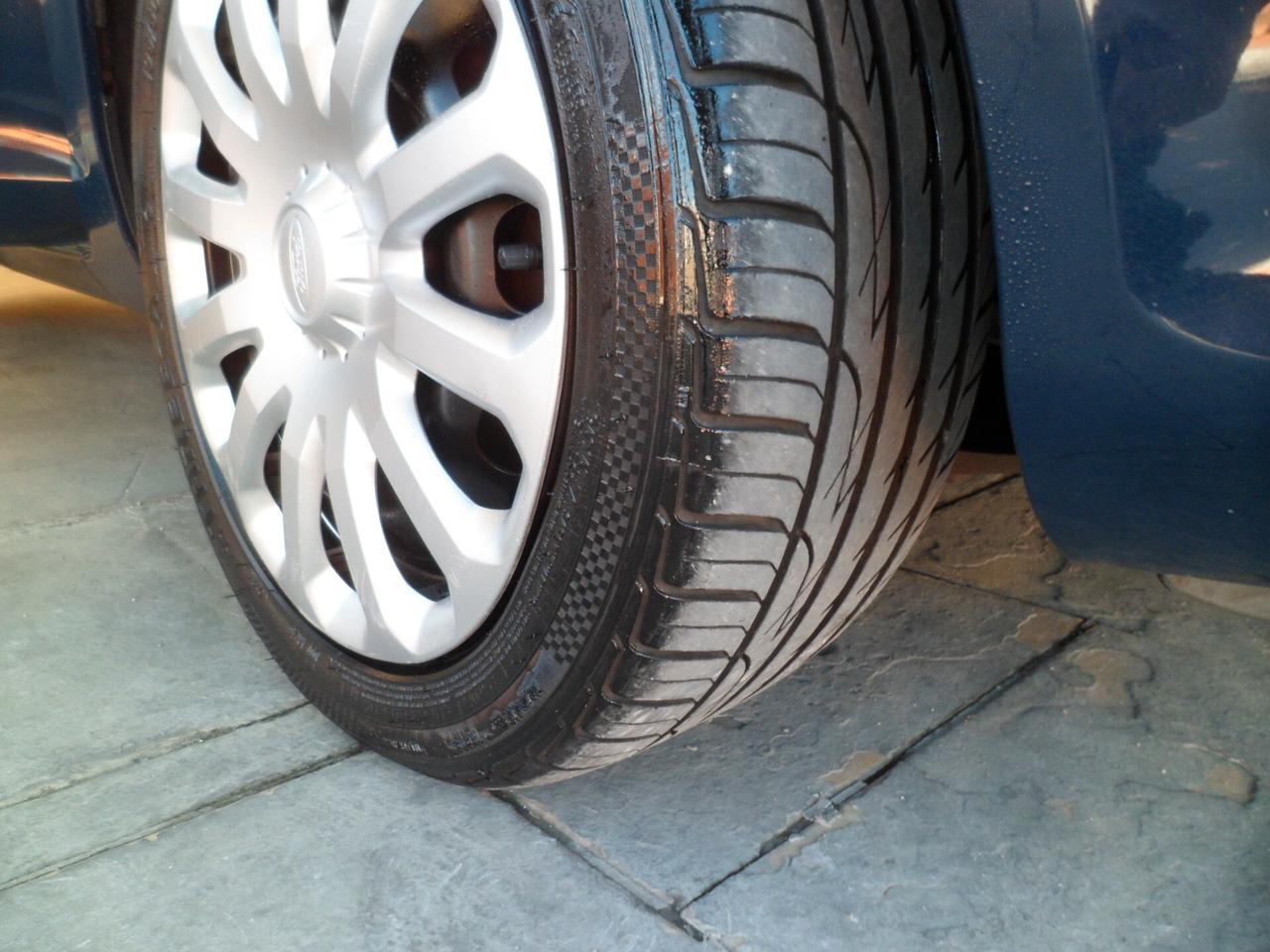 FORD Fiesta 1.4 tdci 68cv neopatentati 5p 10