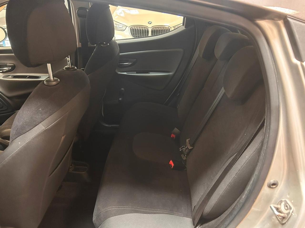 Lancia Ypsilon 1.2 69 CV 5 porte S&S Platinum