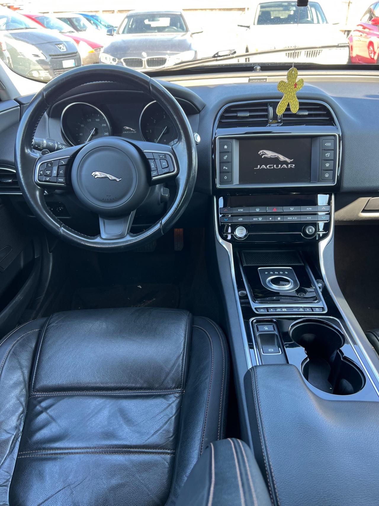 Jaguar XE 2.0 D Turbo 180CV Pure