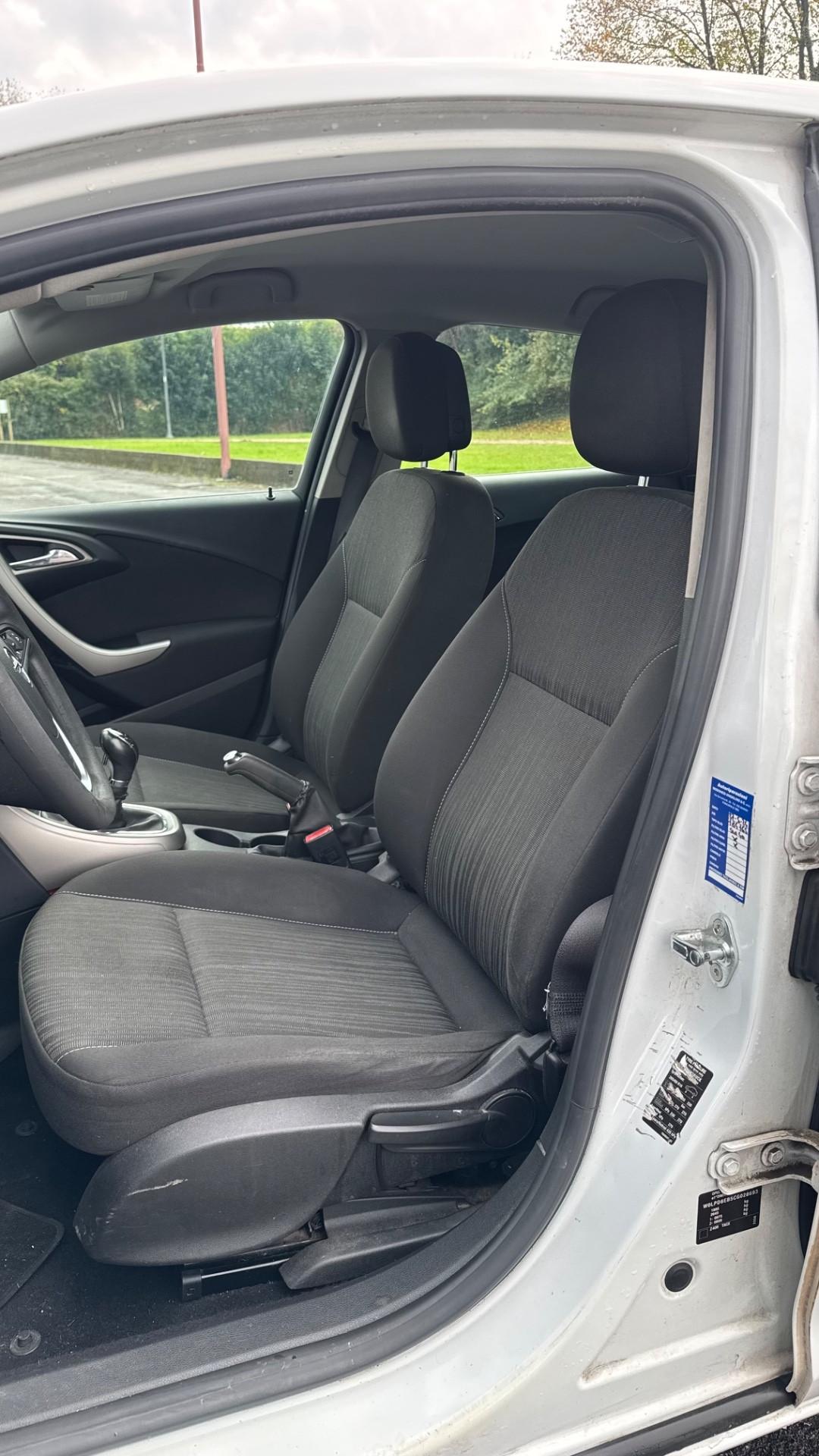 Opel Astra 1.4 – 2012 adatta a neopatentati