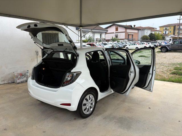 TOYOTA Yaris 1.5 Hybrid 5 porte AUTOMATICA OK NEOPATENTATI