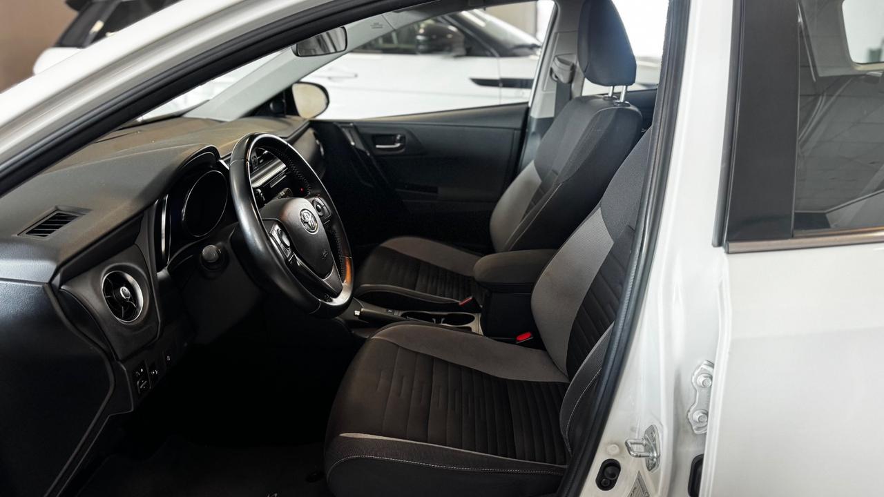 Toyota Auris Touring Sports 1.8 Hybrid Lounge