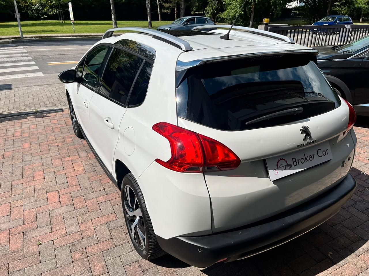 Peugeot 2008 1.6 e-HDi 115 CV Stop&Start Féline