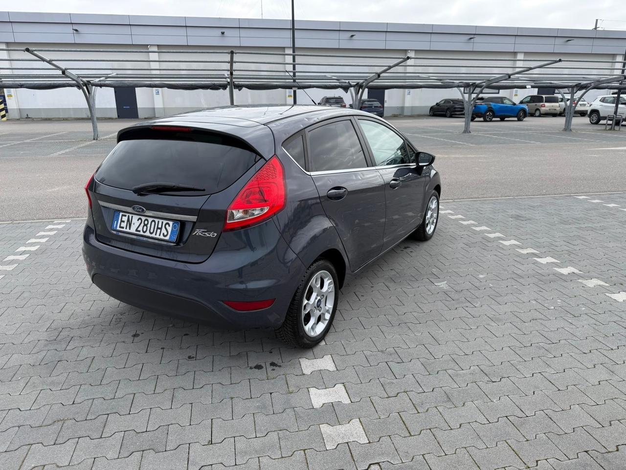 Ford Fiesta 1.4 16V 5p. Bz.- GPL Titanium Bs.