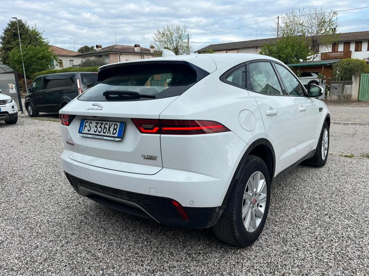 Jaguar E-Pace 2.0D 180 CV AWD aut. R-Dynamic HSE