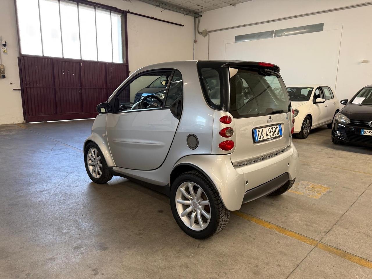Smart 700 city-coupé pure (45 kW)