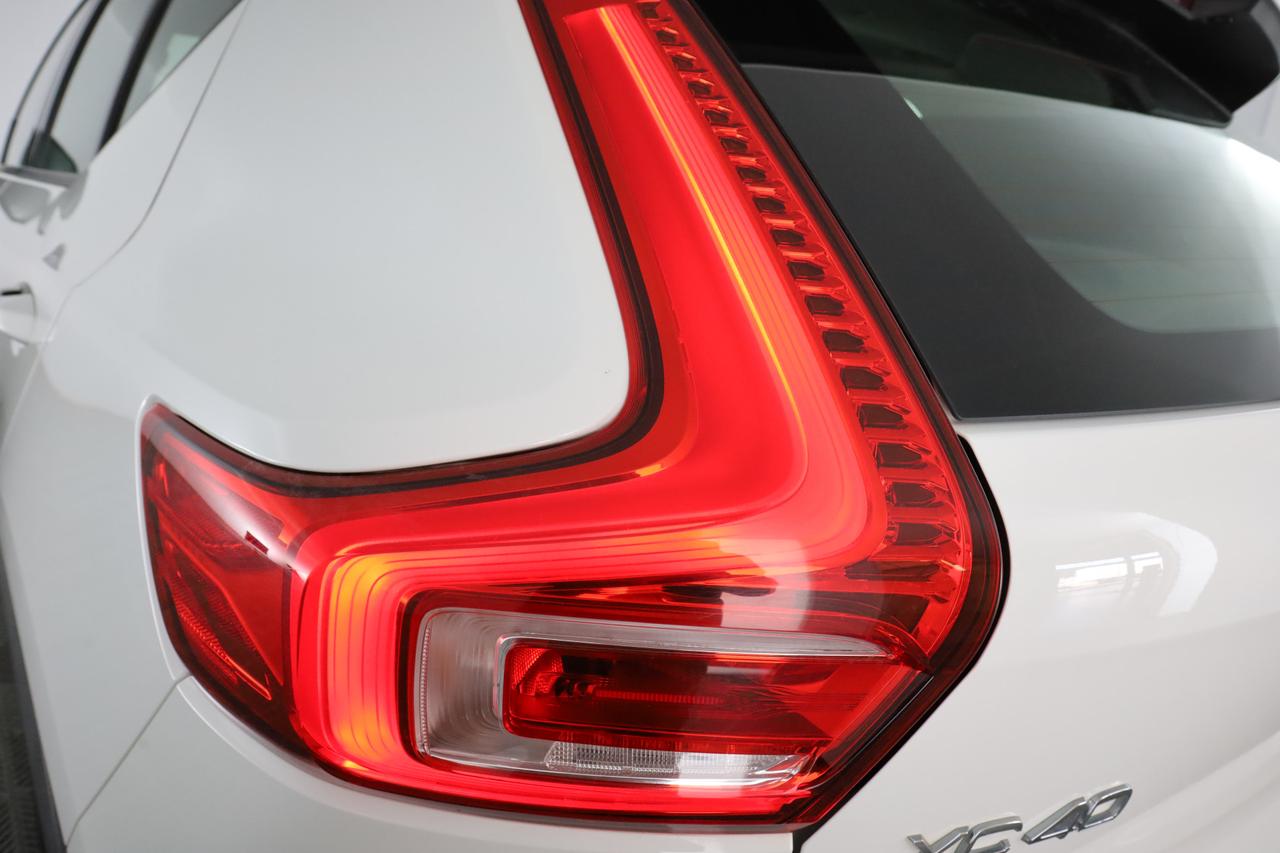 VOLVO XC40 (2017--->) XC40 D3 AWD Geartronic Business Plus/Momentum Pro