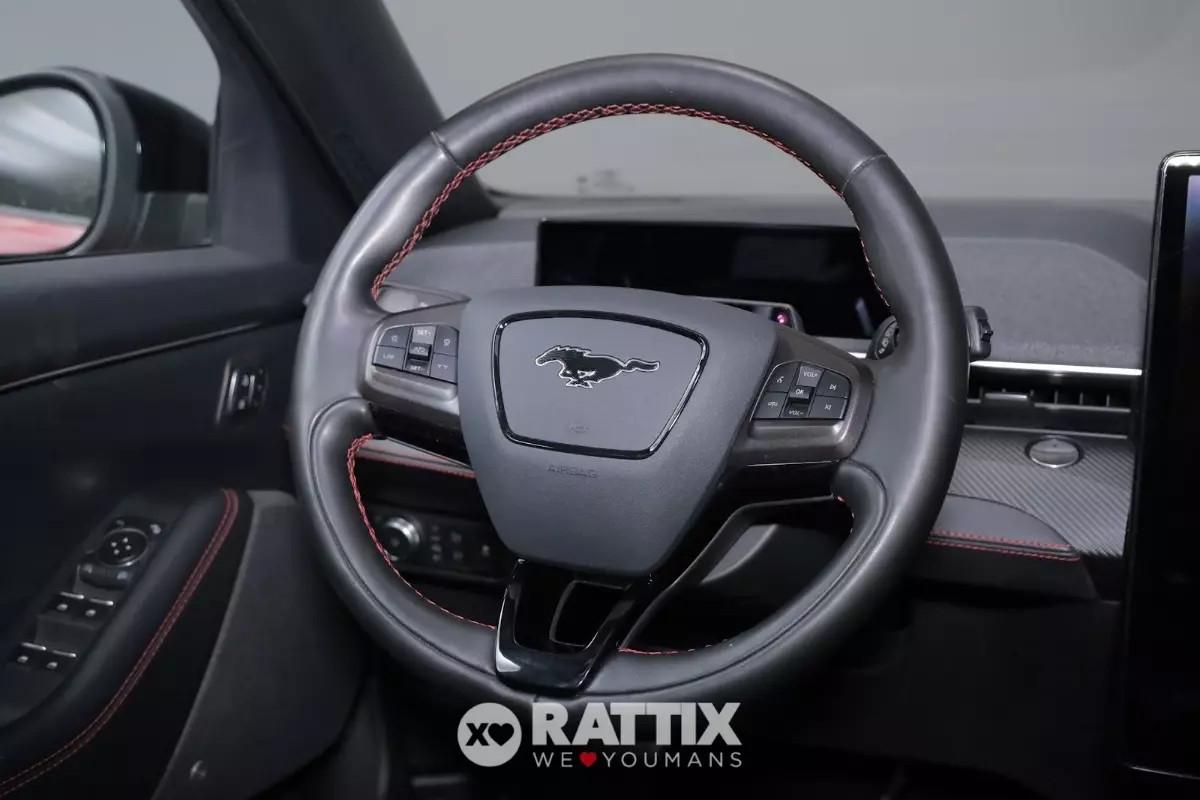 Ford Mustang Mach-E mot. elettrico 351CV Extended Range Auto AWD + tetto pan.