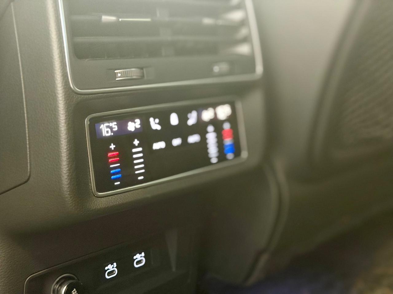 Audi Q8 SQ8 TFSI quattro tiptronic sport attitude