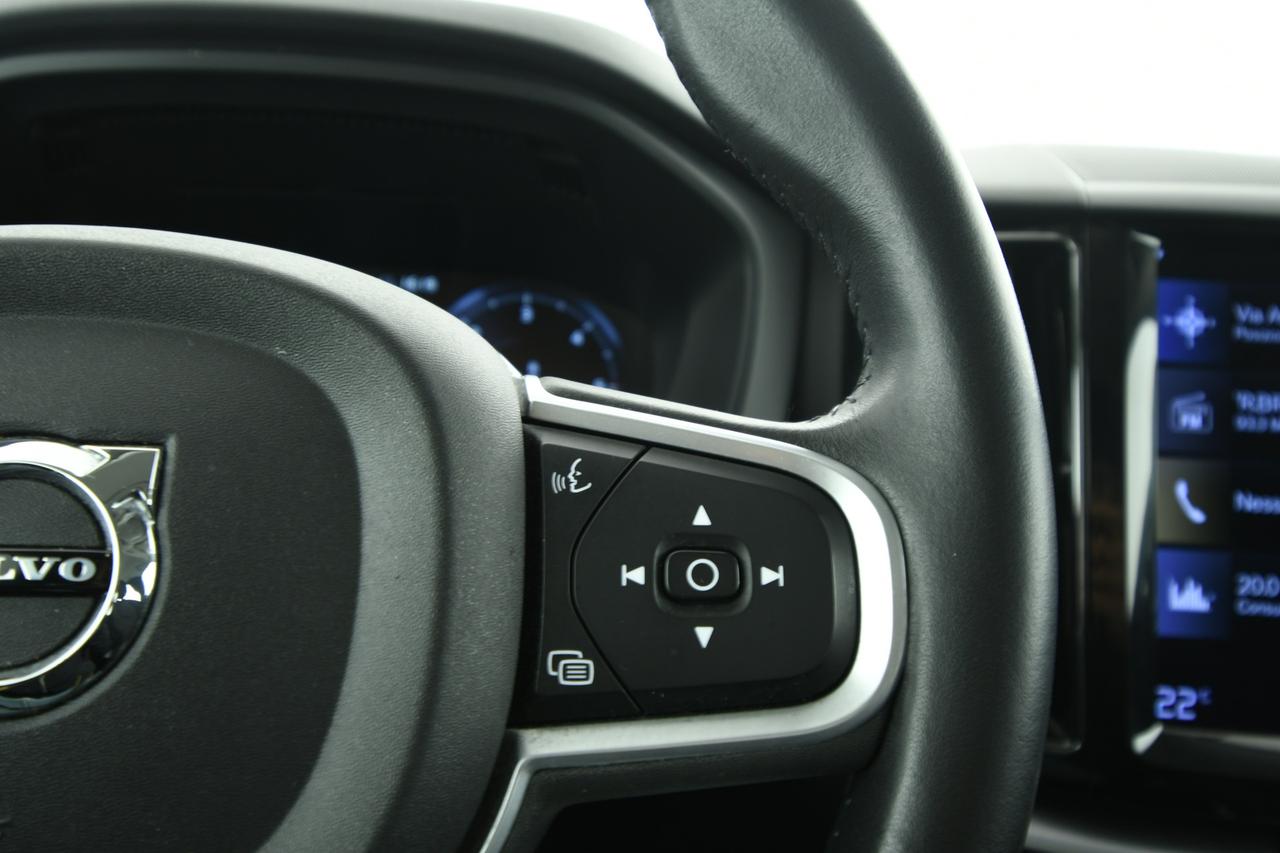 VOLVO XC60 2.0 b4 Momentum Pro awd auto CAMERA+APP CONNECT