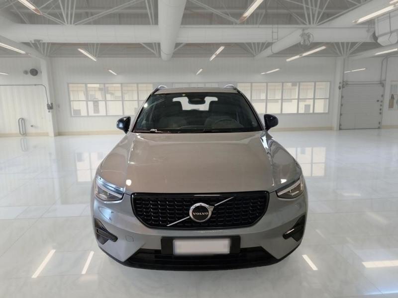 VOLVO XC40 B3 automatico Plus Dark