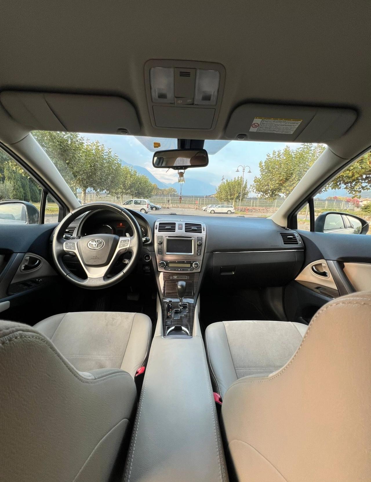 Toyota Avensis 2.2 D-Cat aut. Wagon Style Safety
