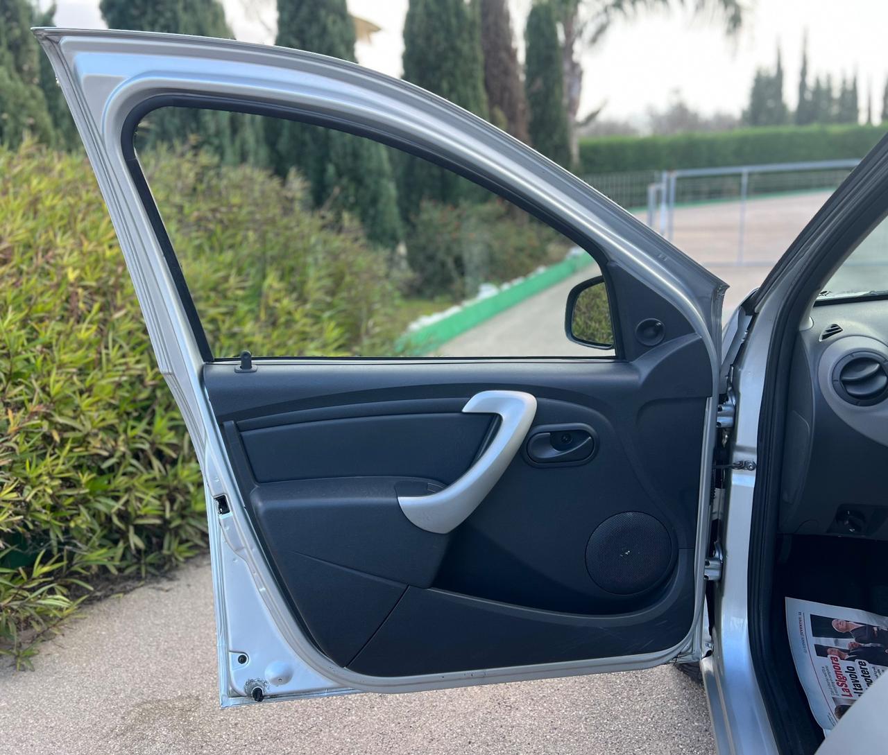 Dacia Sandero 1.2 16V BLACKLINE (55kw)