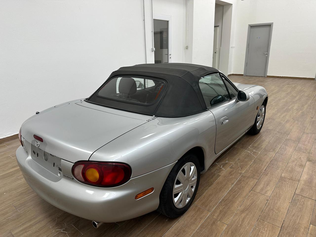 Mazda MX-5 1.6i 16V cat