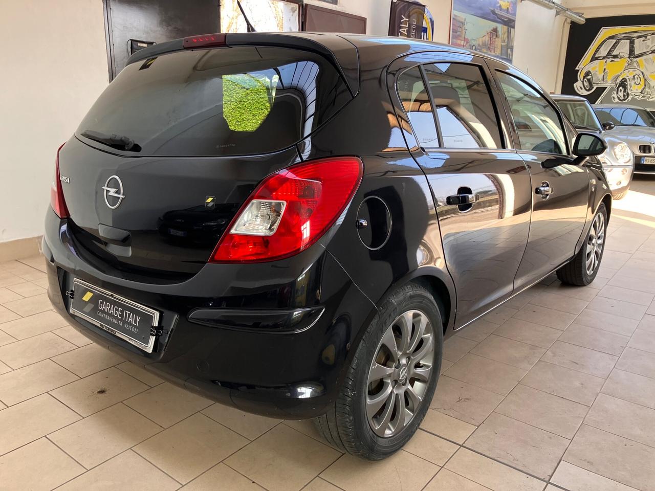Opel Corsa 1.2 5 porte Cosmo NEOPATENTATI
